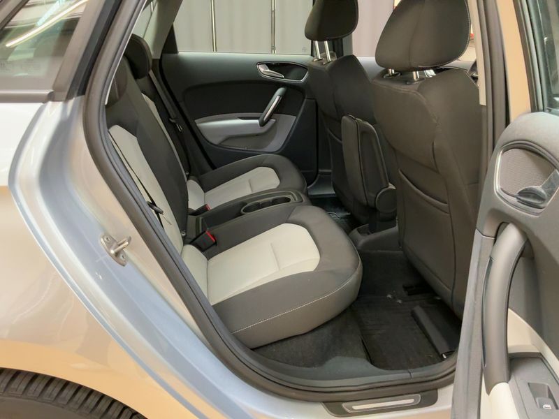 Audi A1 Sportback 1.4 TFSI Ambition — zdjęcie 14