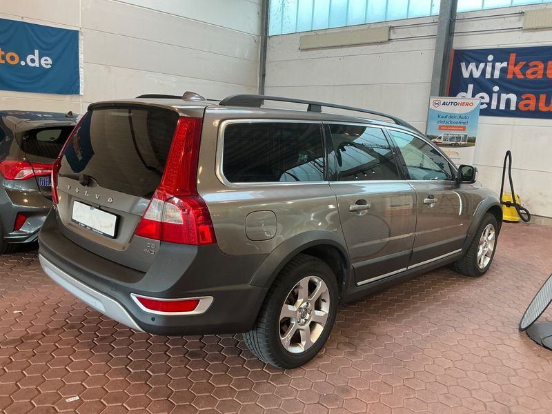 Volvo XC70 2.4 D5 Summum AWD — zdjęcie 2