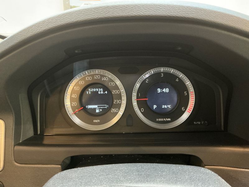 Volvo XC70 2.4 D5 Summum AWD — zdjęcie 4