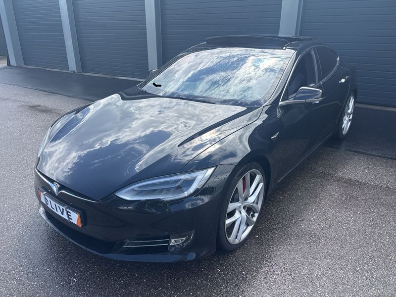 Tesla Model S 90D Dual — zdjęcie 1