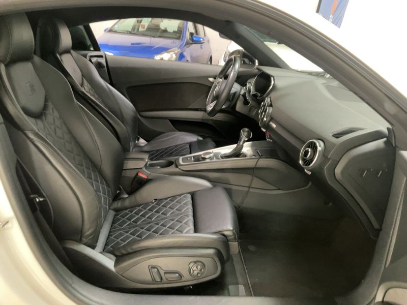 Audi TT 2.0 TFSI quattro S line — zdjęcie 11