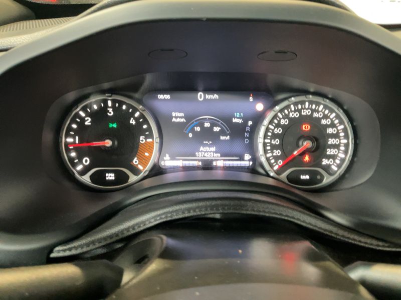 Jeep Renegade 1.6 M-Jet Limited FWD — zdjęcie 13