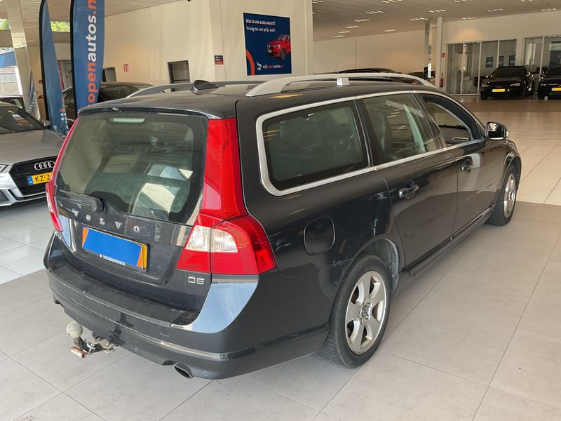 Volvo V70 2.4 D5 Summum — zdjęcie 2