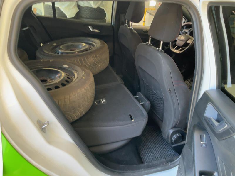 Ford Focus 1.5 EcoBoost ST-Line — zdjęcie 14