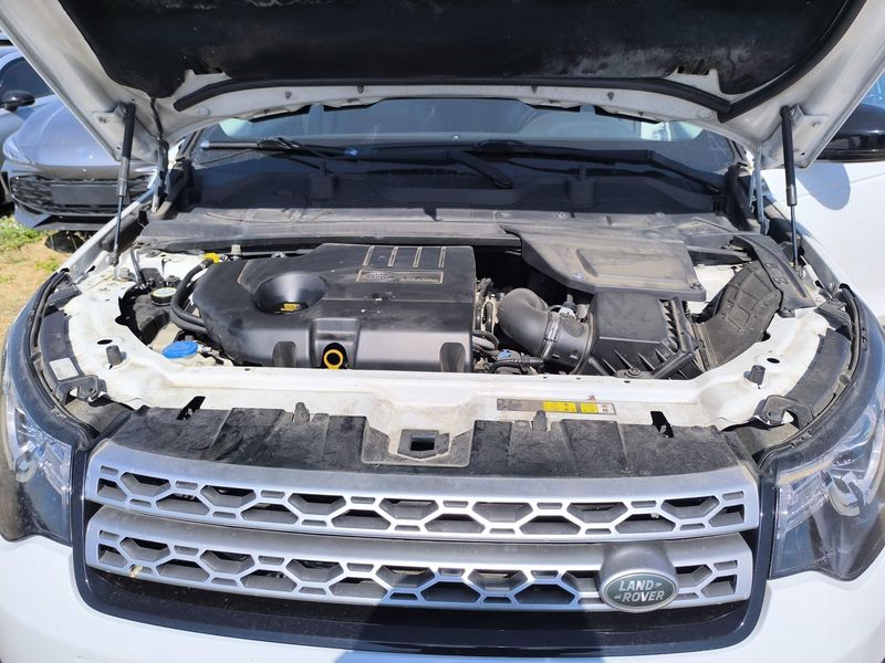 Land Rover Discovery Sport 2.0 Td4 HSE — zdjęcie 8