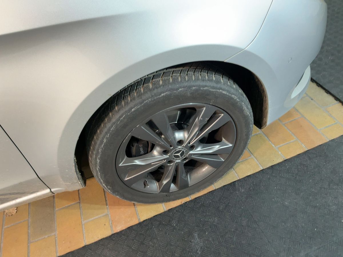 Mercedes-Benz V-Klasse 2018 — photo 12