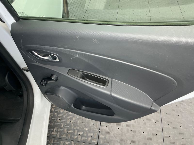 Renault Clio 1.2 Expression 2013 – снимка 21