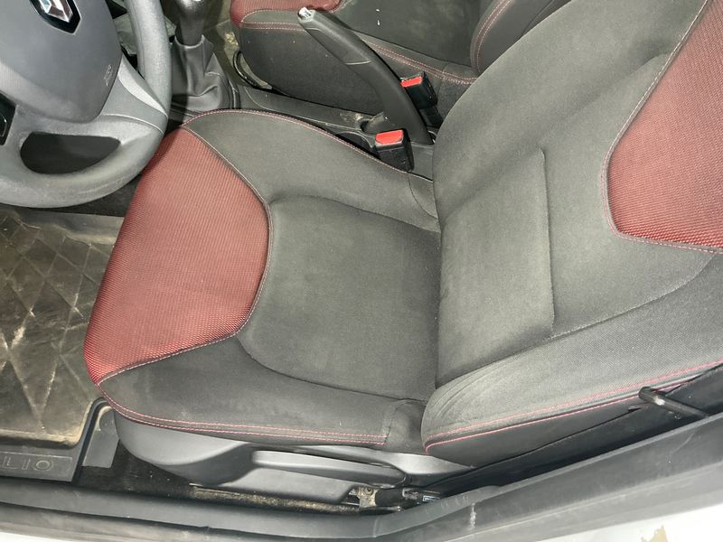 Renault Clio 1.2 Expression 2013 – снимка 26