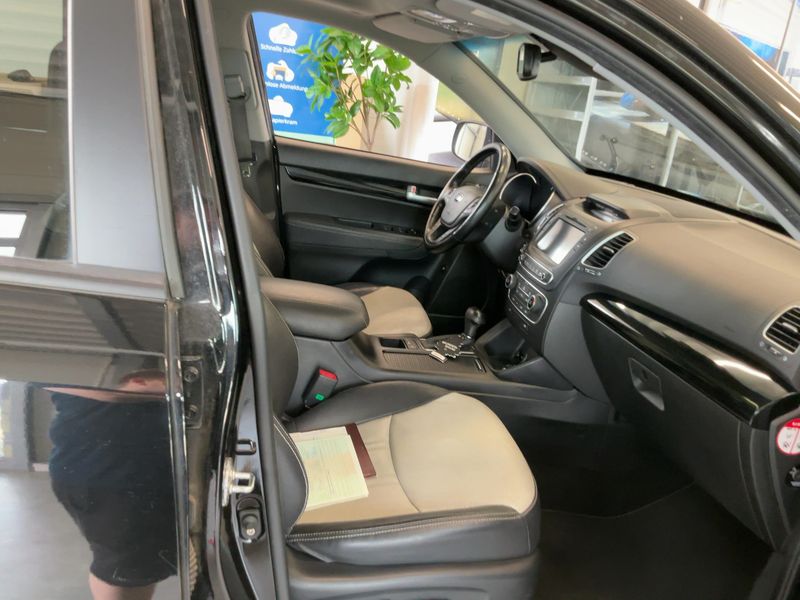 Kia Sorento 2.2 CRDi Platinum Edition 4WD — zdjęcie 11
