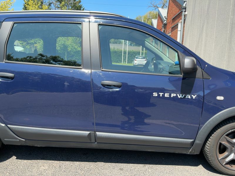 Dacia Lodgy 1.2 TCe Stepway Celebration — zdjęcie 7