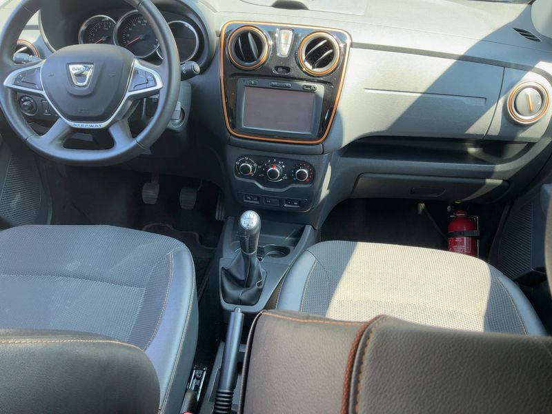 Dacia Lodgy 1.2 TCe Stepway Celebration — zdjęcie 12