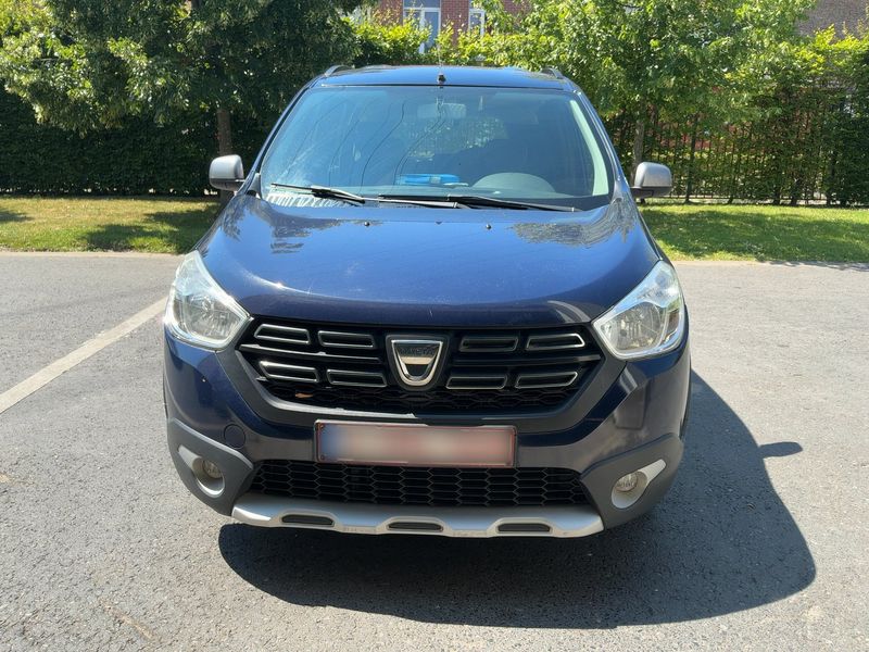 Dacia Lodgy 1.2 TCe Stepway Celebration — zdjęcie 9