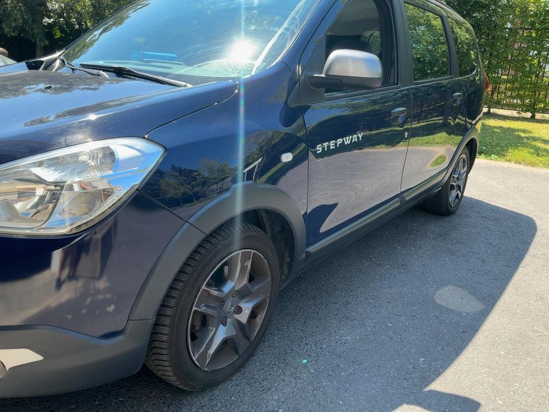 Dacia Lodgy 1.2 TCe Stepway Celebration — zdjęcie 2