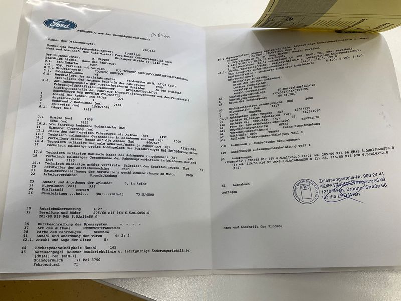 Ford Tourneo Connect 1.0 EcoBoost Titanium — zdjęcie 16
