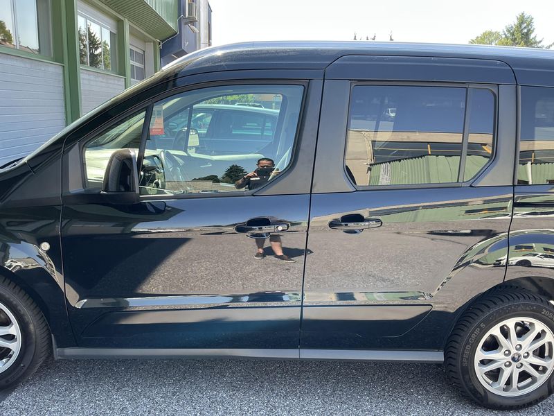Ford Tourneo Connect 1.0 EcoBoost Titanium — zdjęcie 4