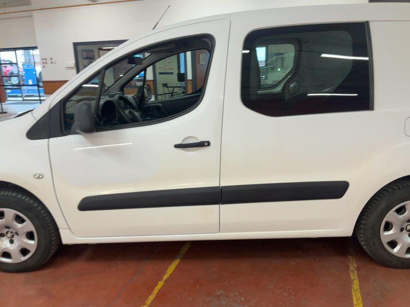 Peugeot Partner 1.6 Blue-HDi L1 Premium Pack — zdjęcie 4