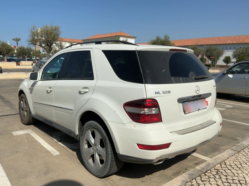 Mercedes-Benz M-Klasse ML 350 CDI 4Matic — zdjęcie 3
