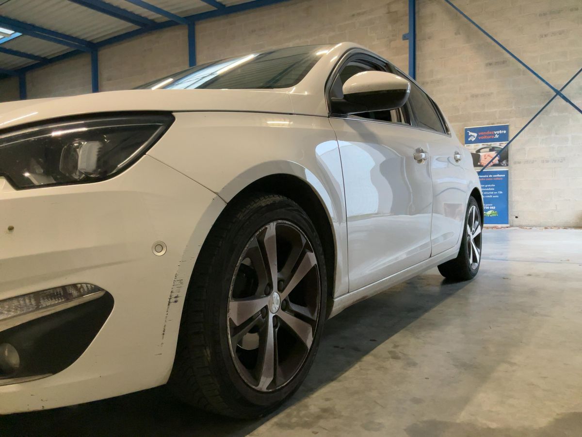 Peugeot 308 1.2 e-THP Feline