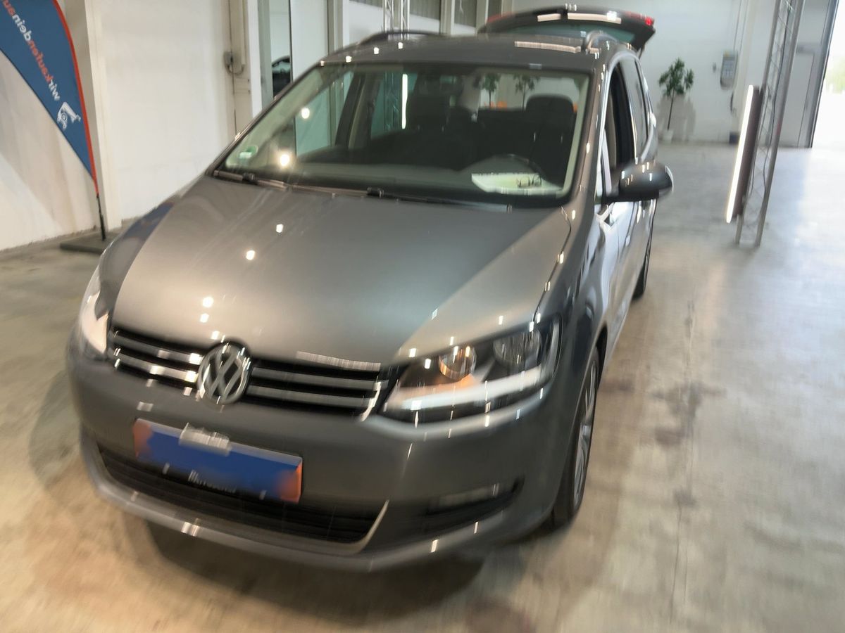 Volkswagen Sharan 2017 — photo 1