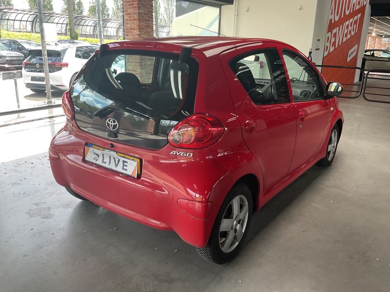 Toyota Aygo 1.0 — zdjęcie 2