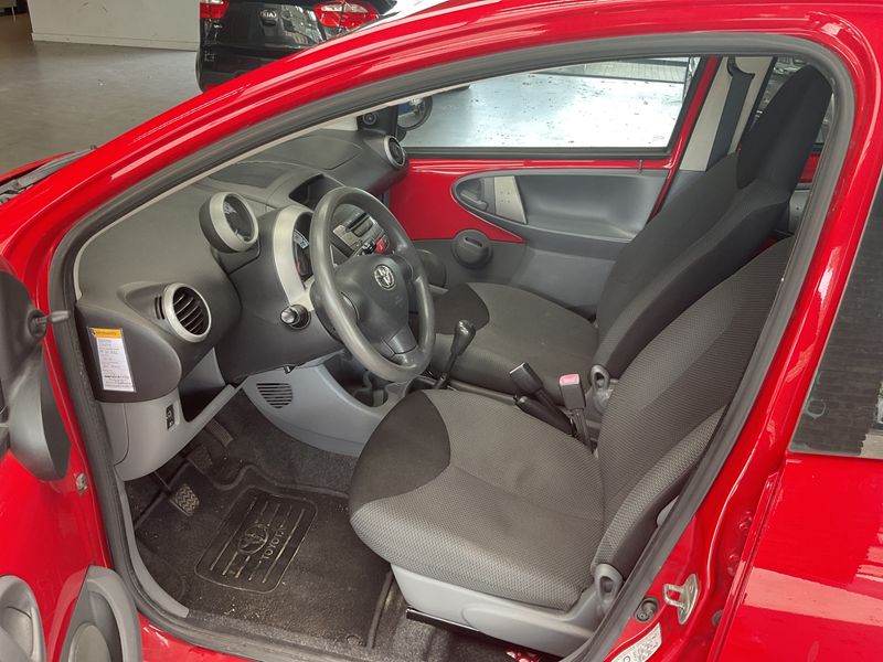 Toyota Aygo 1.0 — zdjęcie 3