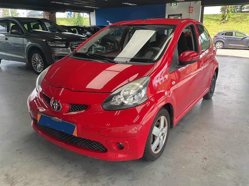 Toyota Aygo 1.0 — zdjęcie 1