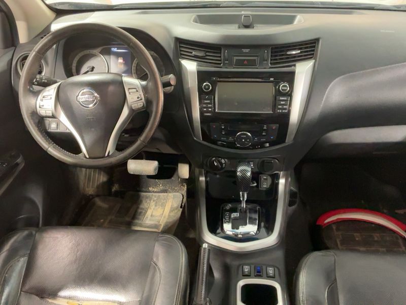 Nissan Navara NP-300 2.3 dCi Premium Edition Double Cab 4x4 — zdjęcie 12