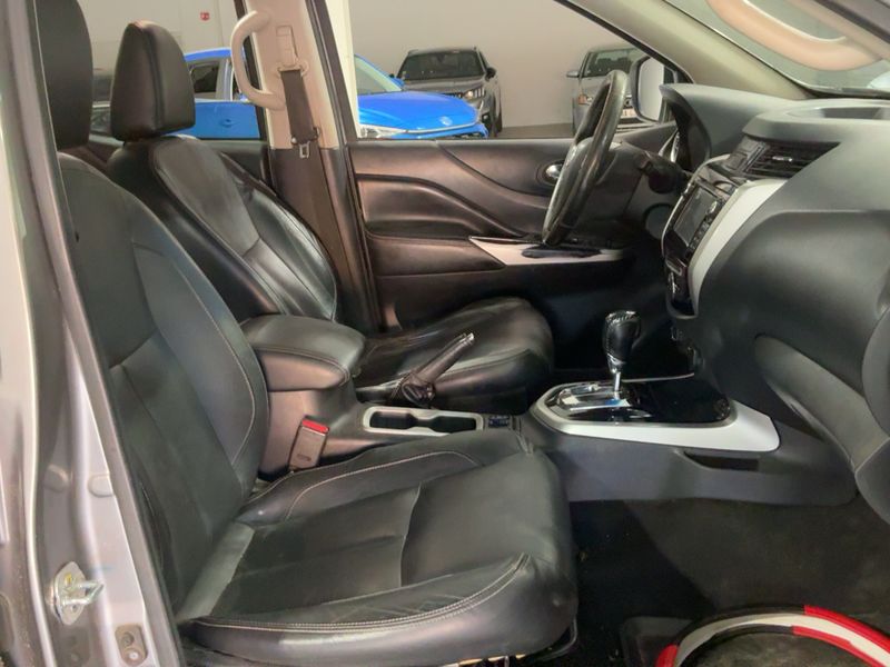 Nissan Navara NP-300 2.3 dCi Premium Edition Double Cab 4x4 — zdjęcie 11
