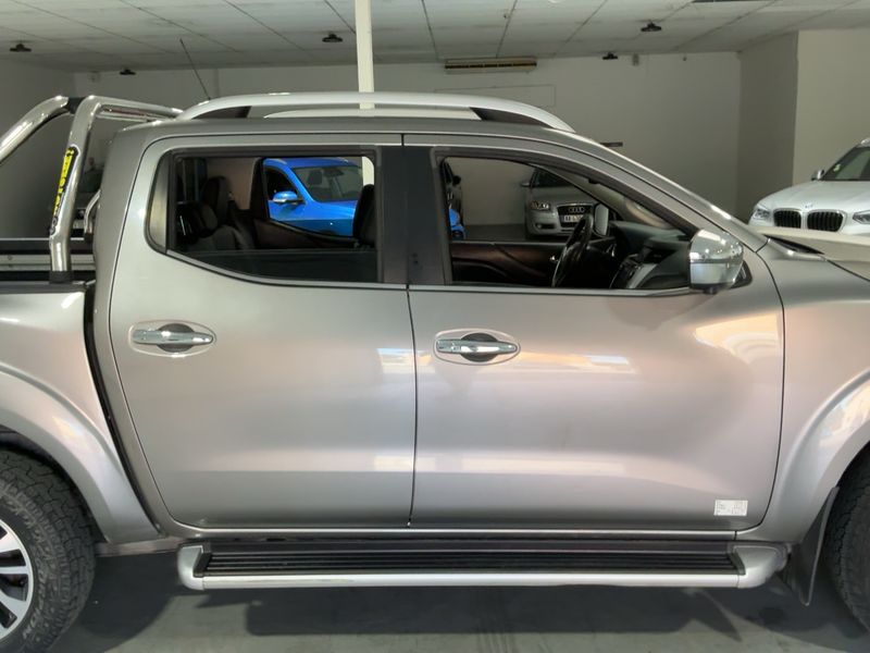 Nissan Navara NP-300 2.3 dCi Premium Edition Double Cab 4x4 — zdjęcie 7