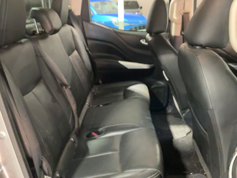 Nissan Navara NP-300 2.3 dCi Premium Edition Double Cab 4x4 — zdjęcie 14