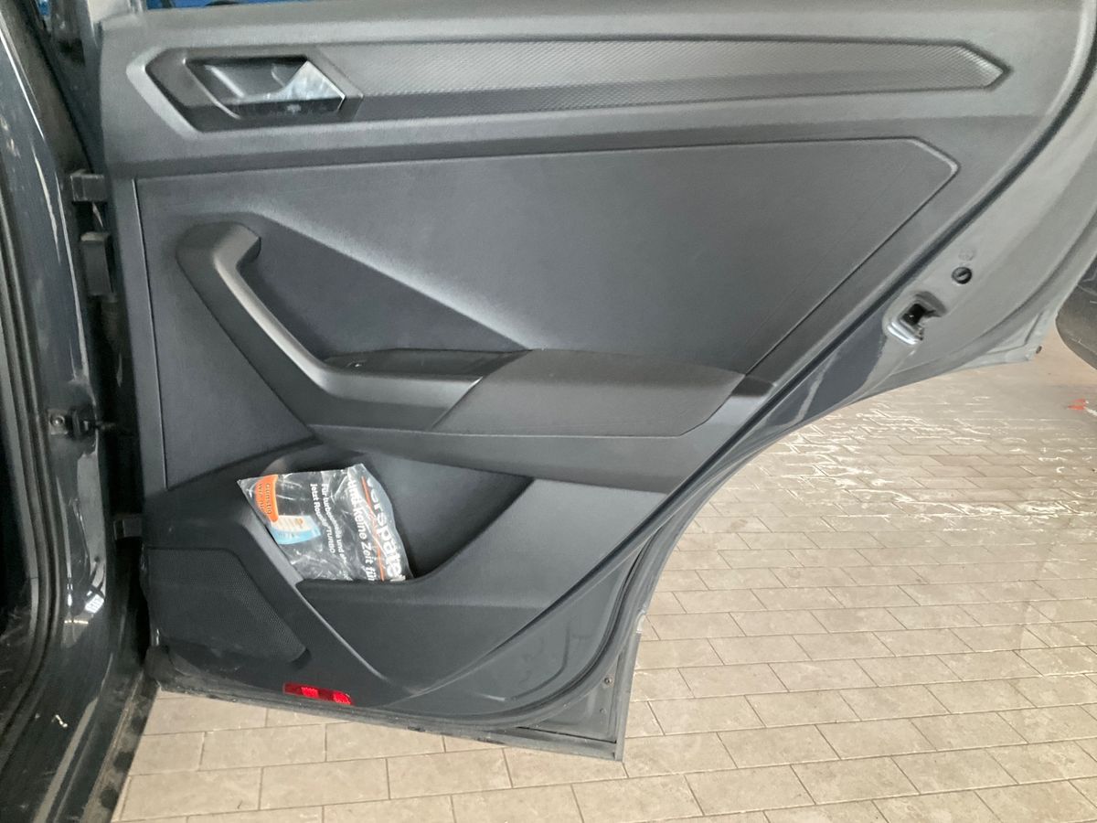 Volkswagen T-Roc 2020 — photo 31