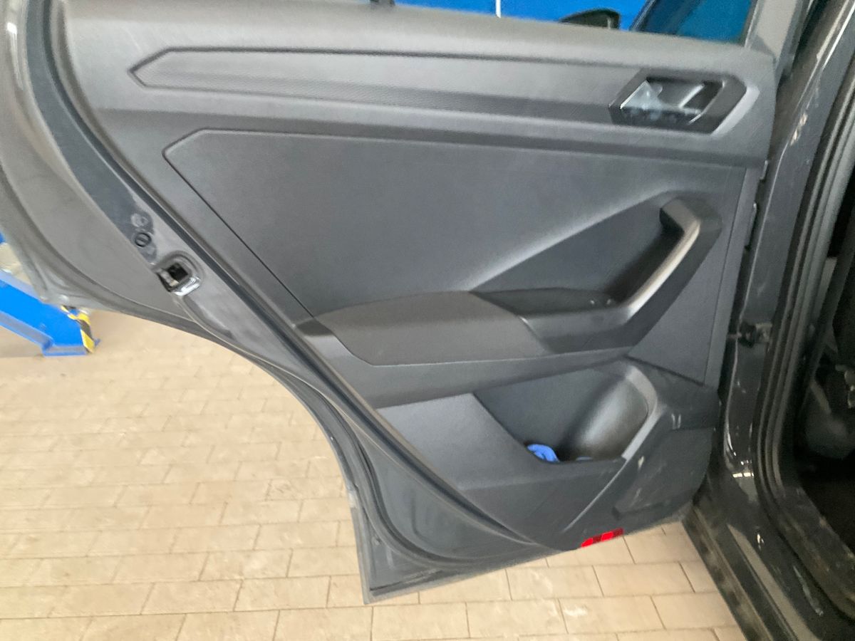 Volkswagen T-Roc 2020 — photo 32