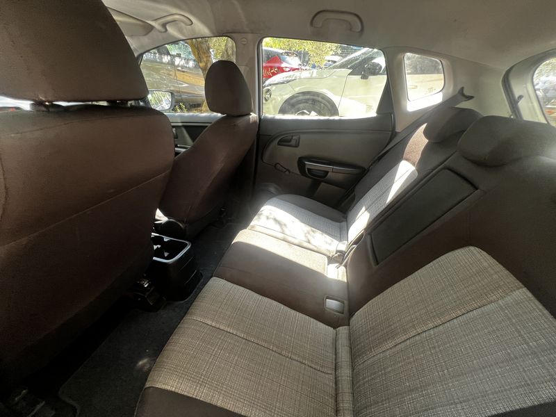 Kia Venga 1.4 CRDi Easy — zdjęcie 13