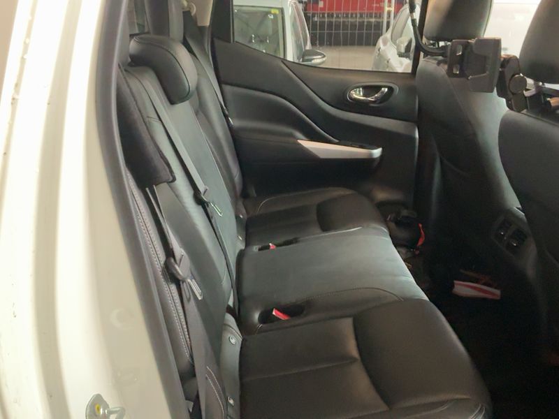 Nissan Navara Pick-up 2.3 dCi Trek Double Cab 4x4 — zdjęcie 14