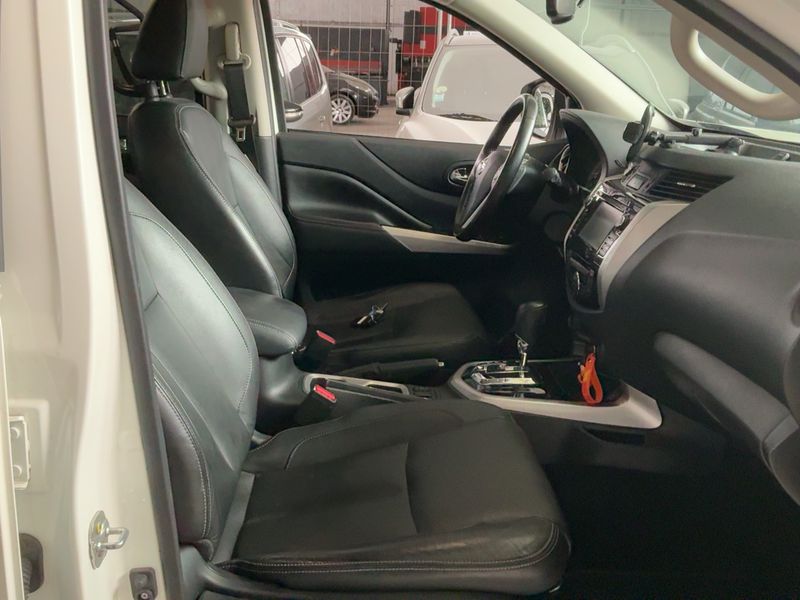 Nissan Navara Pick-up 2.3 dCi Trek Double Cab 4x4 — zdjęcie 11