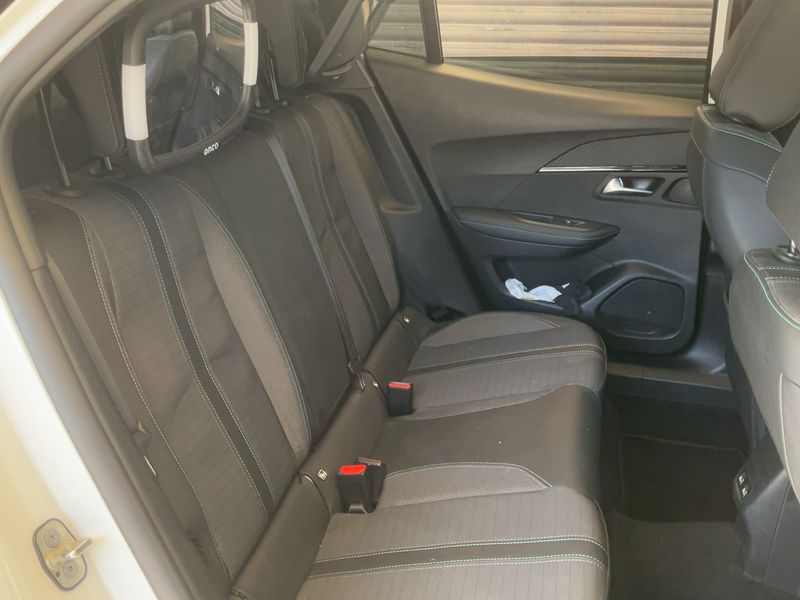 Peugeot 2008 1.2 PureTech Allure Pack 2021 – снимка 19