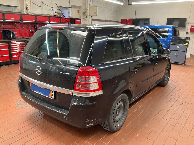 Opel Zafira 1.8 Innovation — zdjęcie 2