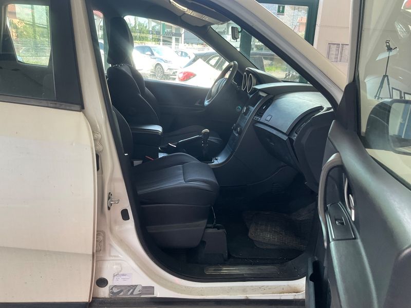 Mahindra XUV 500 2.2 W6 FWD — zdjęcie 3