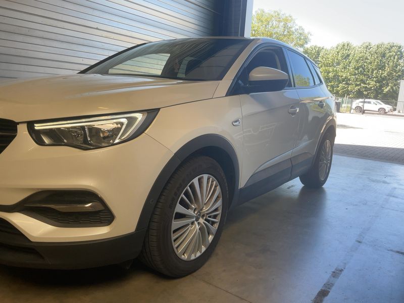 Opel Grandland X 1.2 Turbo Edition — zdjęcie 2