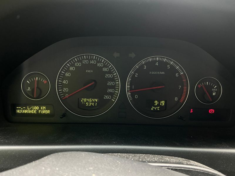 Volvo V70 2.5 T Kinetic — zdjęcie 4