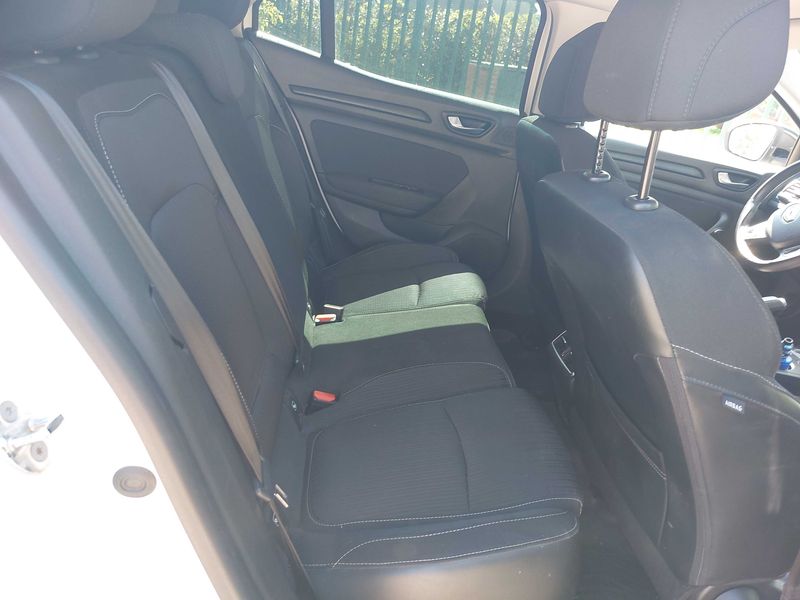 Renault Megane 1.2 TCe Limited — zdjęcie 14