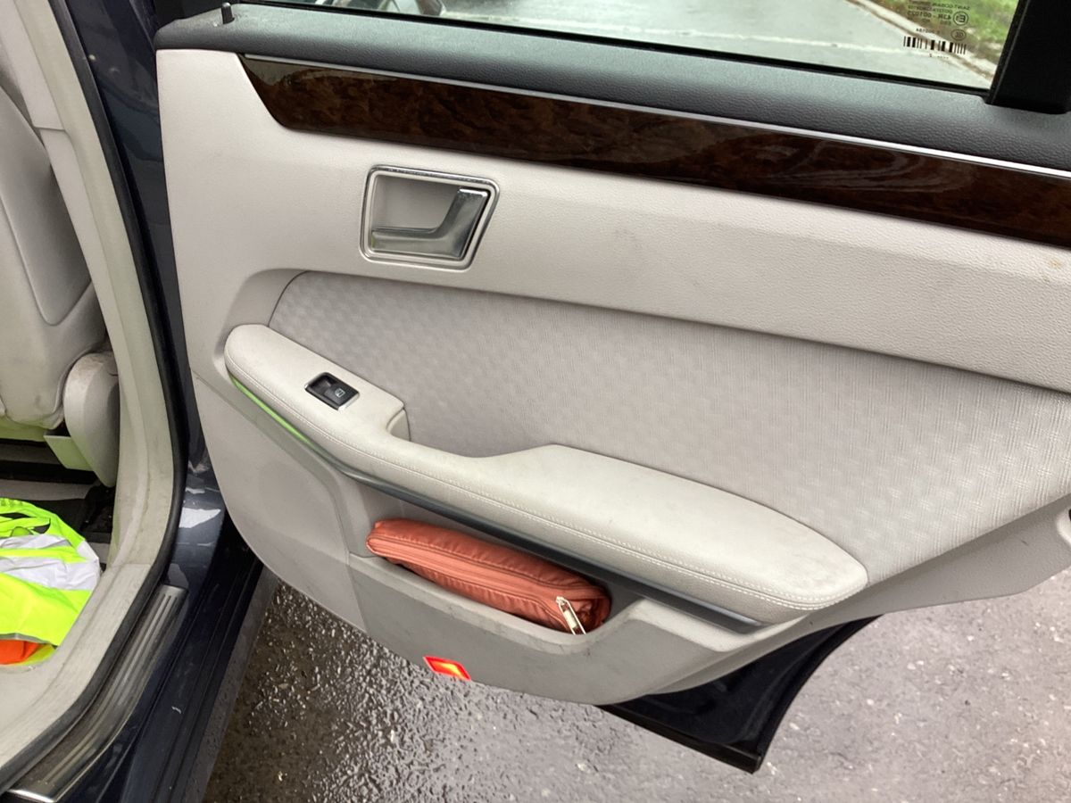 Mercedes-Benz E-Klasse 2012 — photo 36