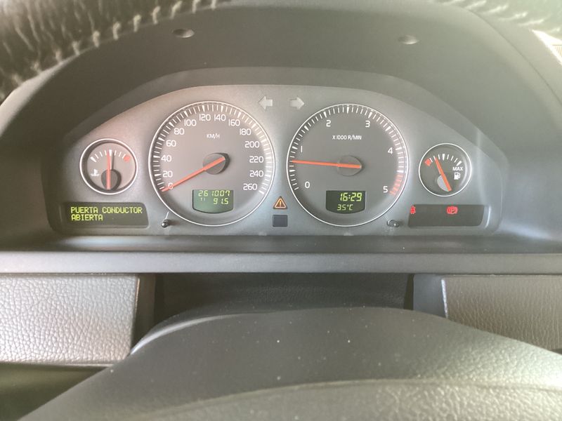 Volvo XC90 2.4 D5 Kinetic — zdjęcie 4