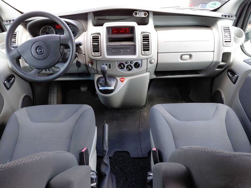 Opel Vivaro 2.5 CDTI Tour Cosmo — zdjęcie 11
