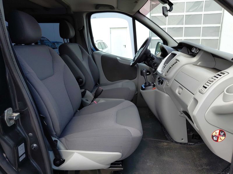 Opel Vivaro 2.5 CDTI Tour Cosmo — zdjęcie 10