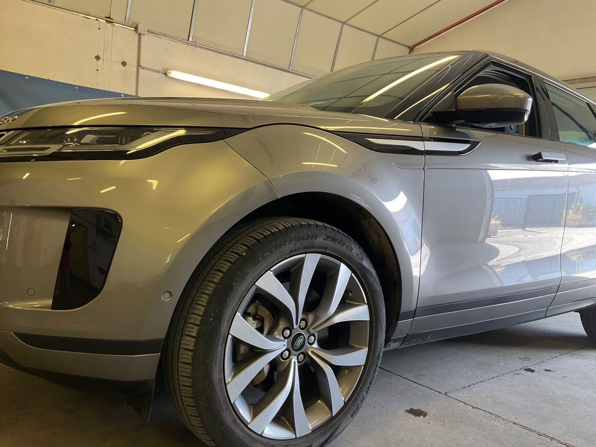 Land Rover Evoque P300e Hybrid SE