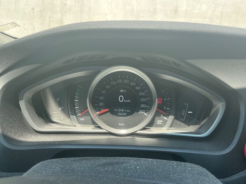 Volvo V40 2.0 D2 Kinetic 2016 – снимка 18