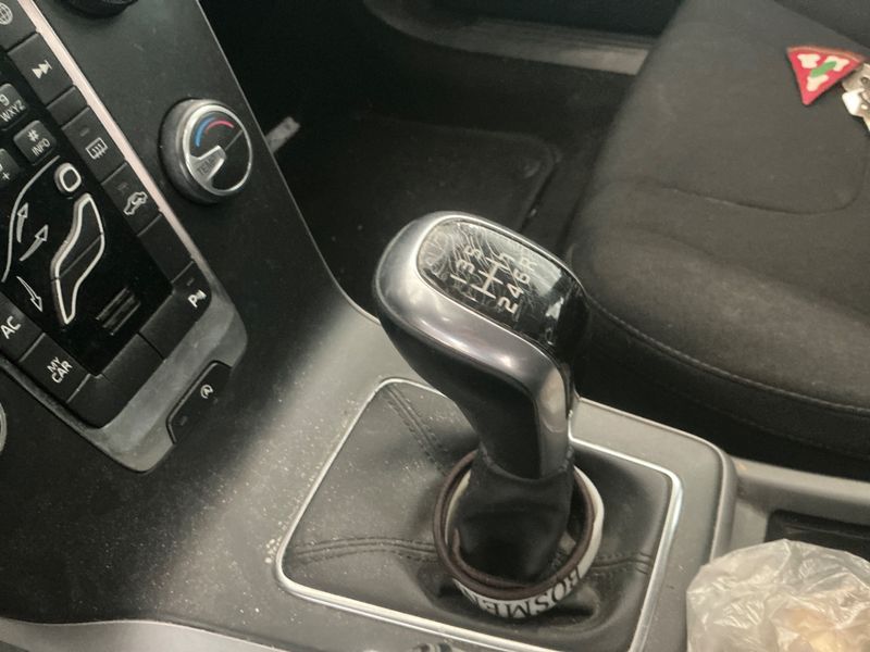 Volvo V40 2.0 D2 Kinetic 2016 – снимка 22