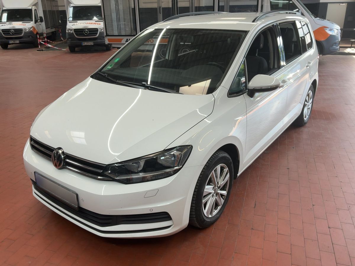 Volkswagen Touran 2019 — photo 1