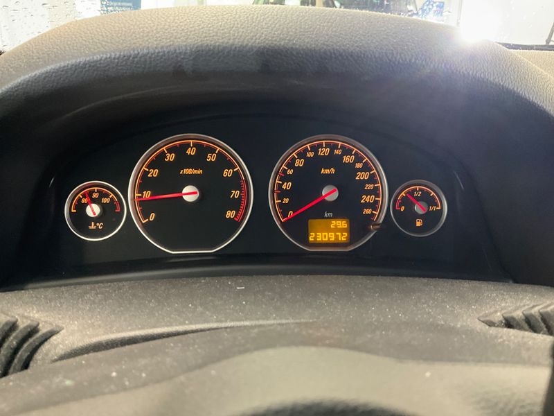 Opel Vectra 1.8 GTS / Sport — zdjęcie 4